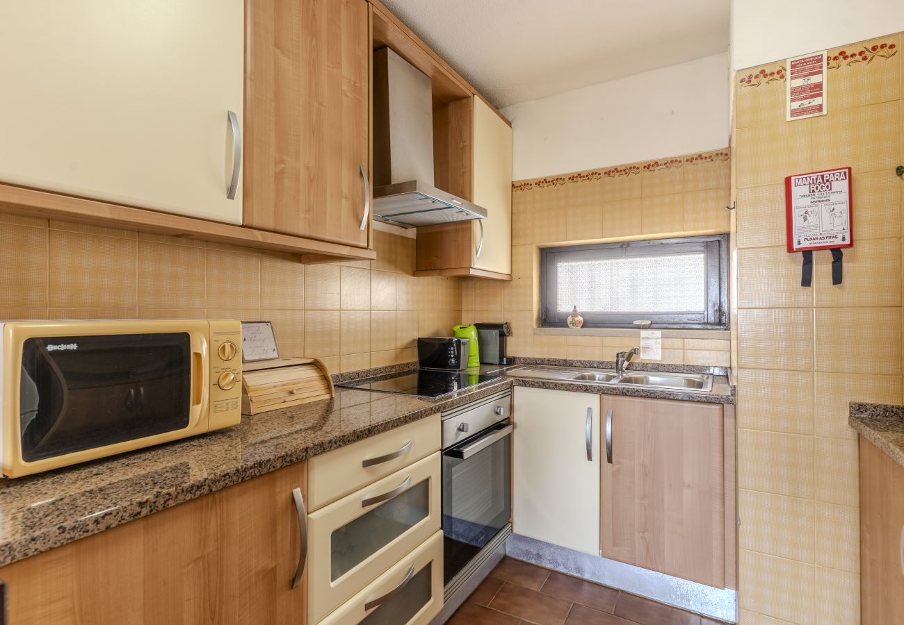 Casa en Albufeira - #417 Sunny 2BR Retreat | Open Views | Páteo