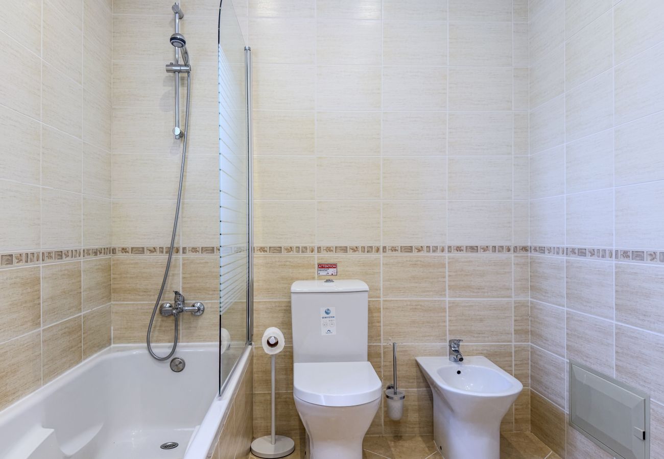 Casa en Albufeira - #373 Charming 4BR Villa with Spacious Garden & BBQ