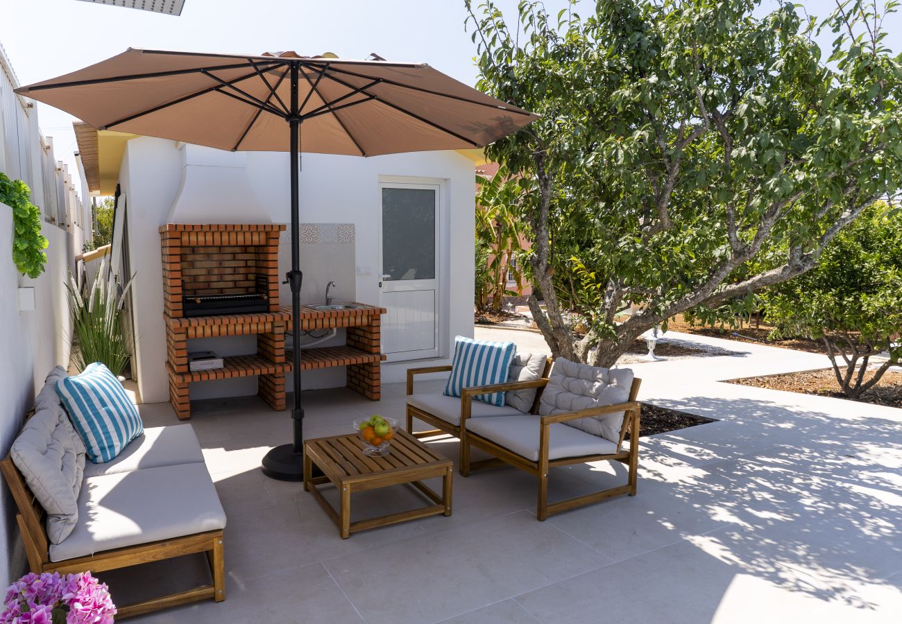 Casa en Albufeira - #373 Charming 4BR Villa with Spacious Garden & BBQ