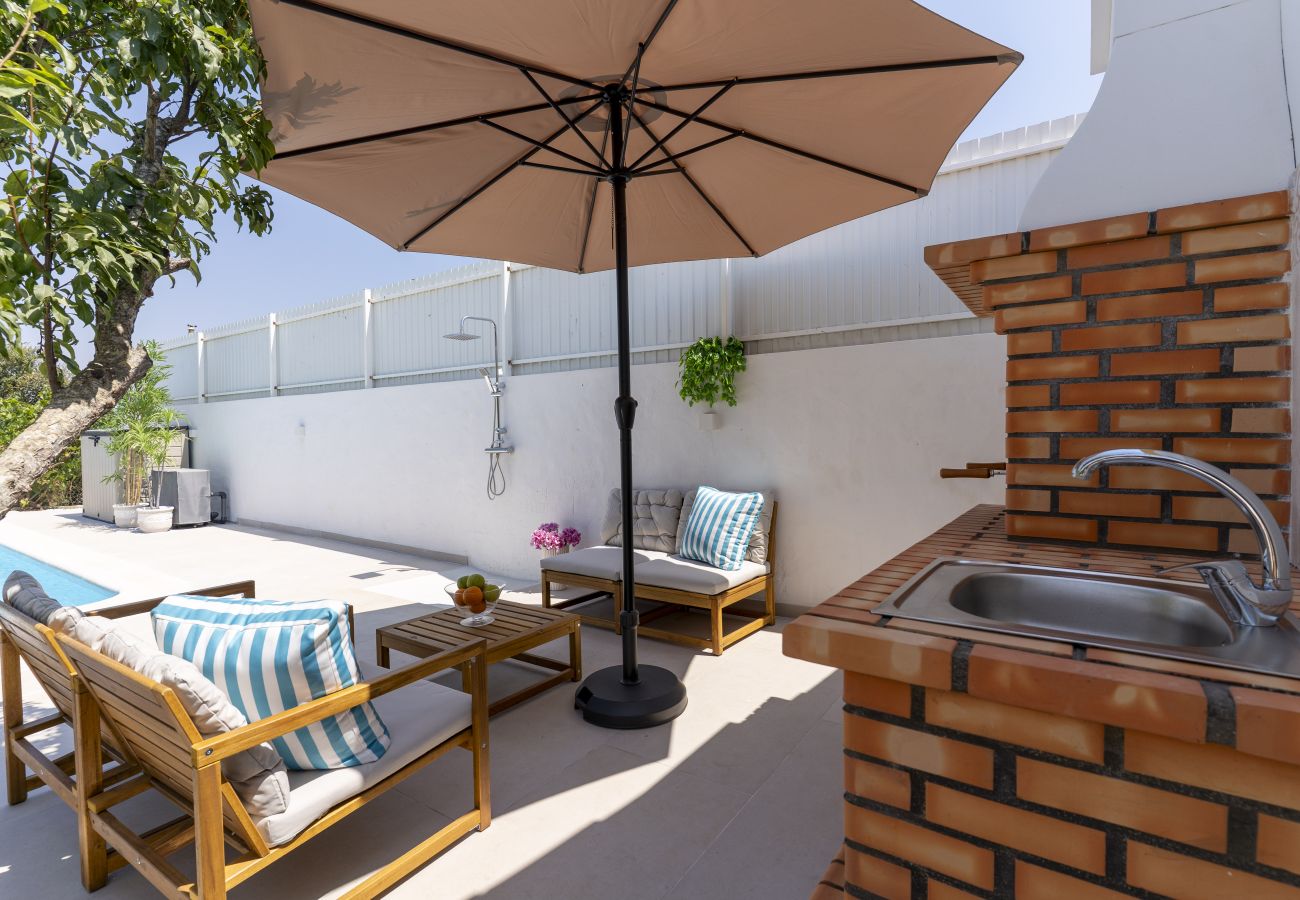 Casa en Albufeira - #373 Charming 4BR Villa with Spacious Garden & BBQ