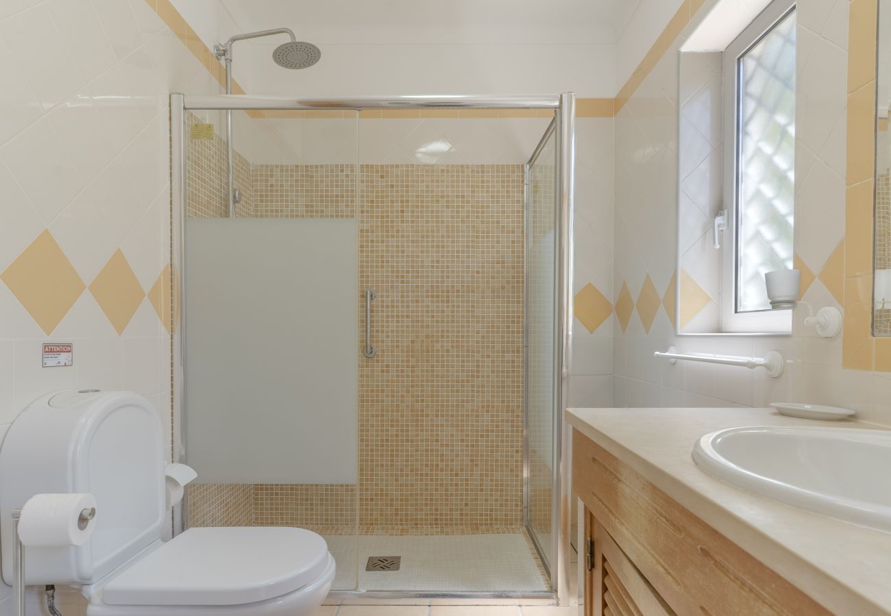 Villa en Albufeira - #416 Spacious Villa | Private Pool, BBQ & Parking