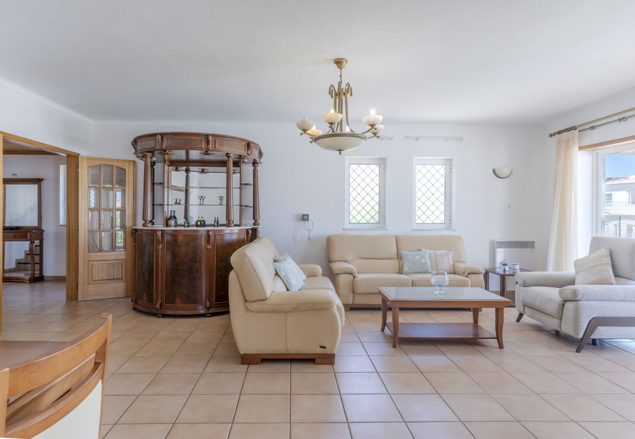 Villa en Albufeira - #416 Spacious Villa | Private Pool, BBQ & Parking