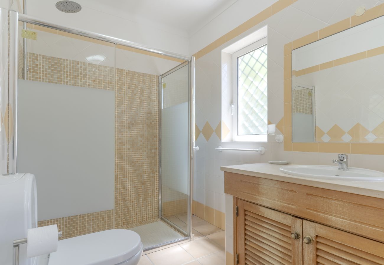 Villa en Albufeira - #416 Spacious Villa | Private Pool, BBQ & Parking