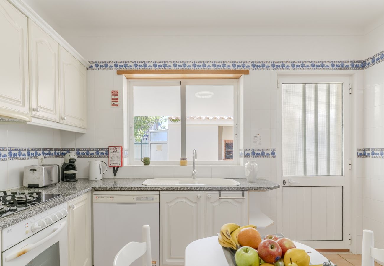 Villa en Albufeira - #416 Spacious Villa | Private Pool, BBQ & Parking