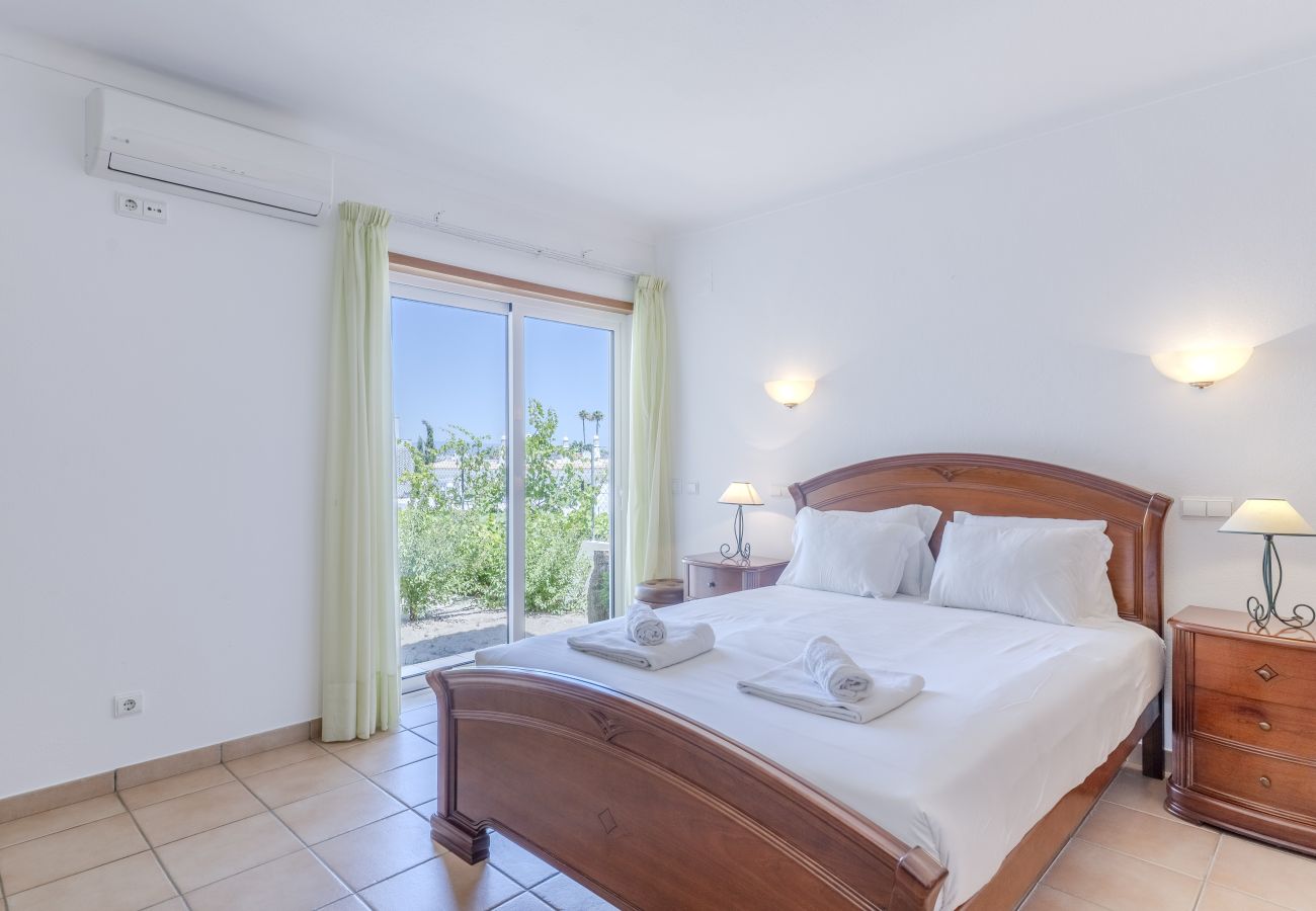 Villa en Albufeira - #416 Spacious Villa | Private Pool, BBQ & Parking
