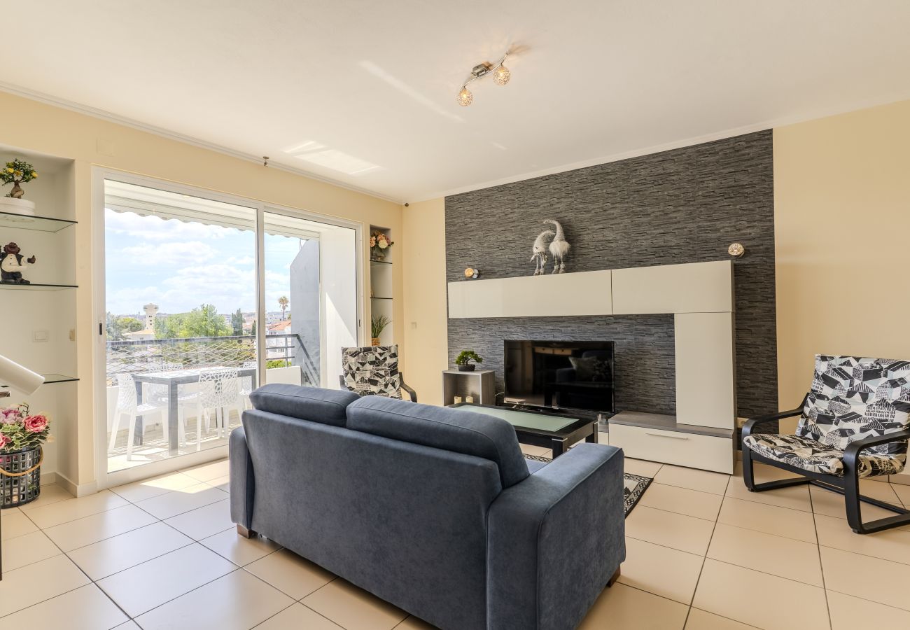 Apartamento en Albufeira - #418 Cozy & Bright Apartment | Spacious Retreat with Shared Pool