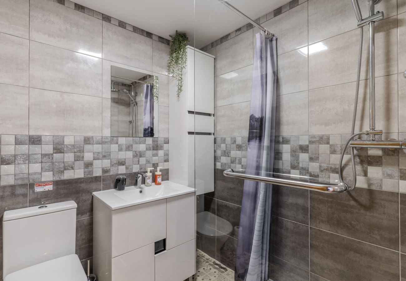 Apartamento en Albufeira - #418 Cozy & Bright Apartment | Spacious Retreat with Shared Pool