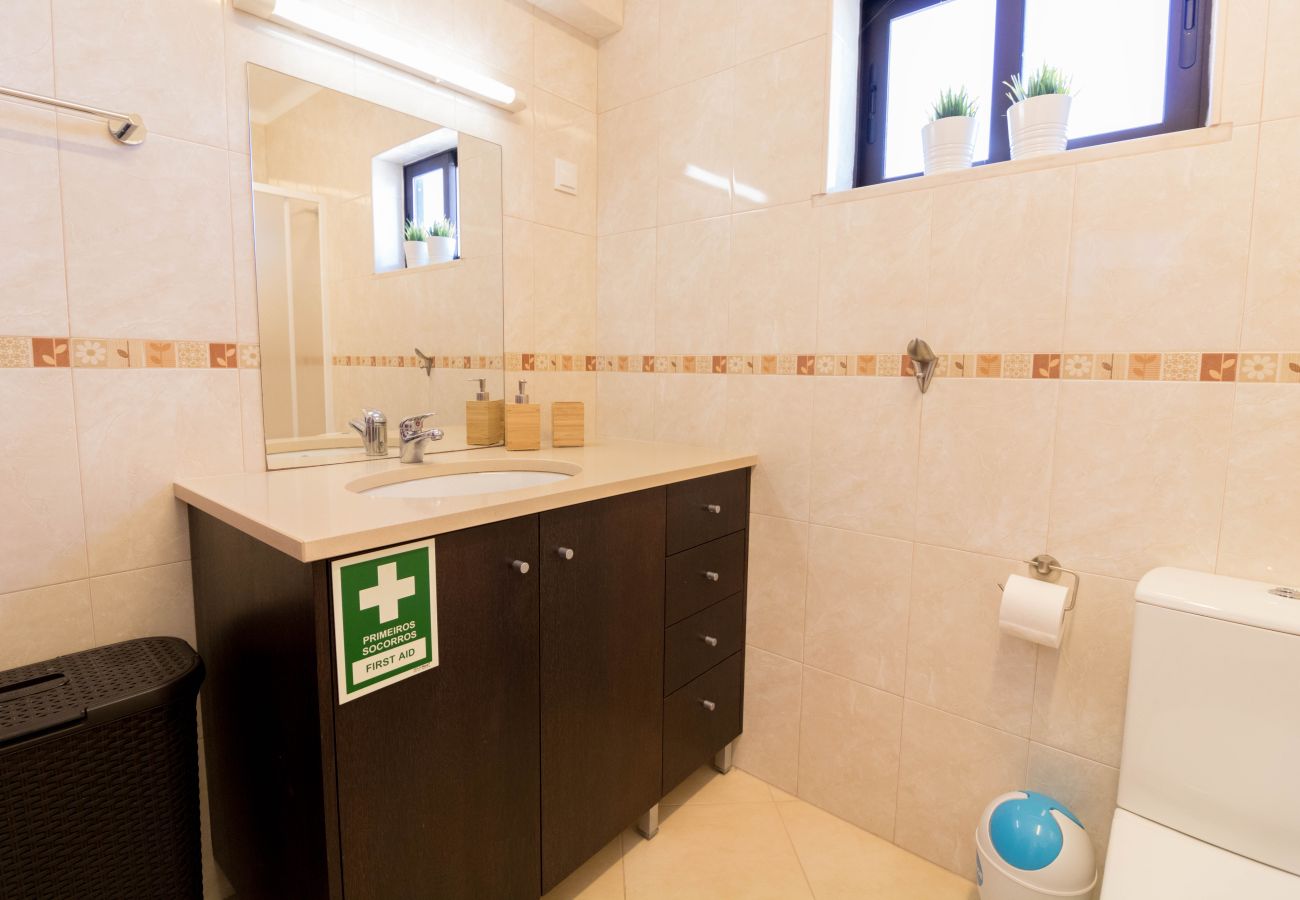 Appartement à Albufeira - #5 Foxy B Sea View 3min walk To the Beach / pool