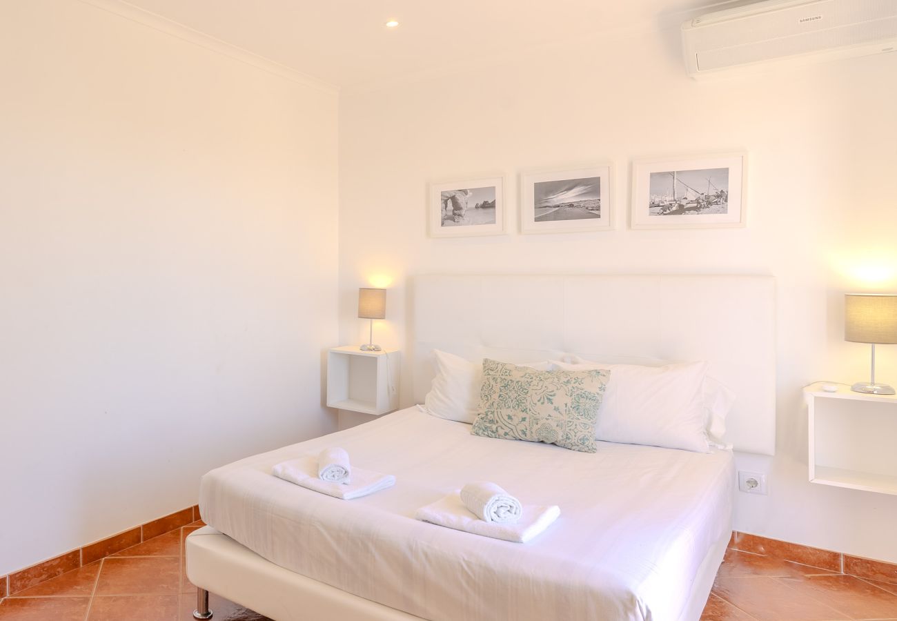 Appartement à Albufeira - #8 T2 Sea view / 2 mim walk to the beach /old town