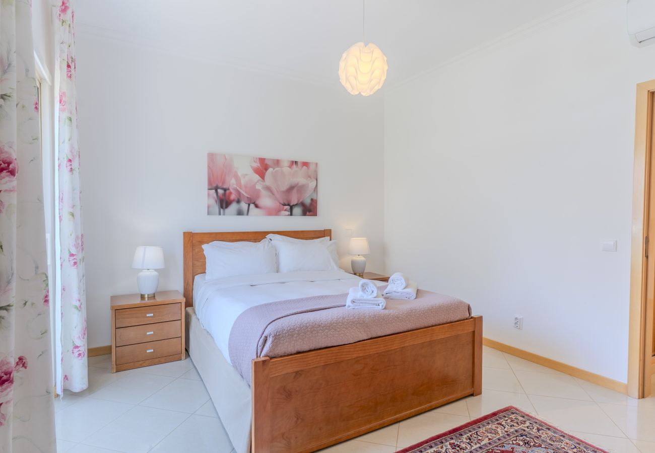 Appartement à Albufeira - #4 Amazing T2 Seaview and Pool / 900m beach