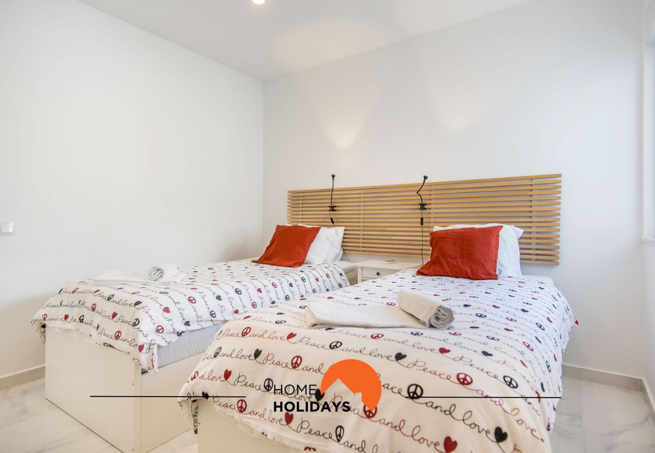 Villa à Albufeira - #052 4BR Villa w/ Pool | Ideal for Groups