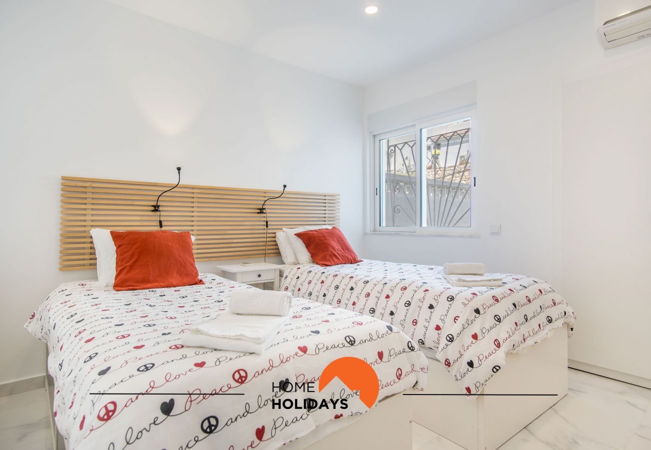 Villa à Albufeira - #052 4BR Villa w/ Pool | Ideal for Groups