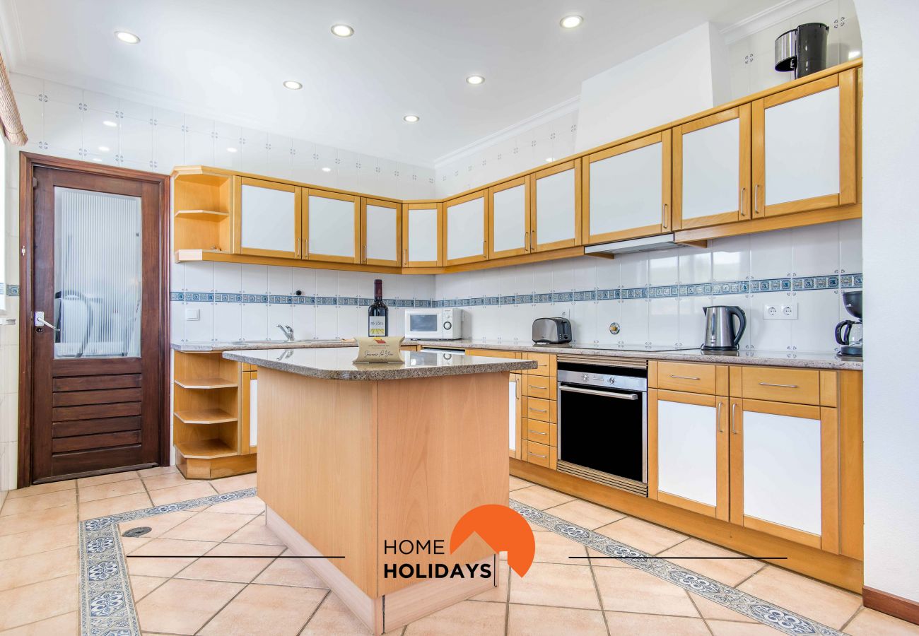 Villa à Albufeira - #052 4BR Villa w/ Pool | Ideal for Groups