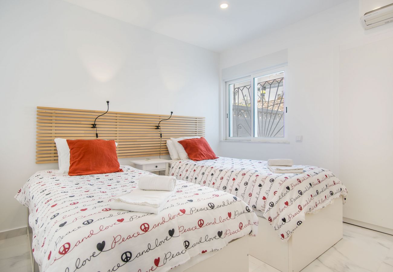 Villa à Albufeira - #052 4BR Villa w/ Pool | Ideal for Groups
