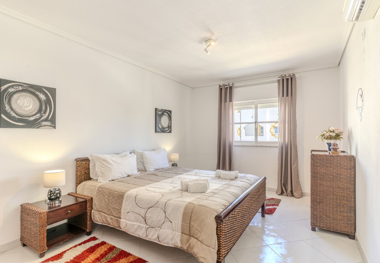 Appartement à Albufeira - #075 1BR Solar Apartment | Bright & Cozy