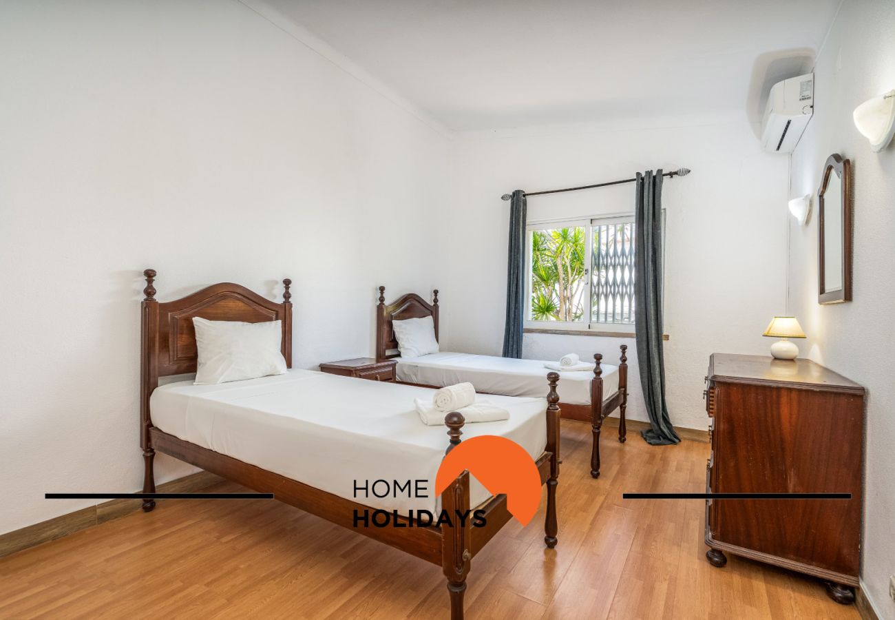 Villa à Albufeira - #278 Central 5-Bedroom Villa | Local Experience
