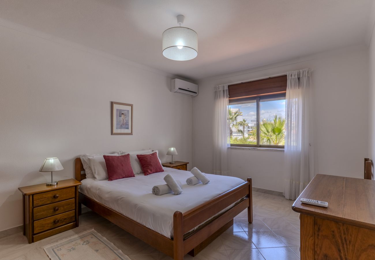 Appartement à Albufeira - #345 Central Albufeira Apartment | AC & Garage 