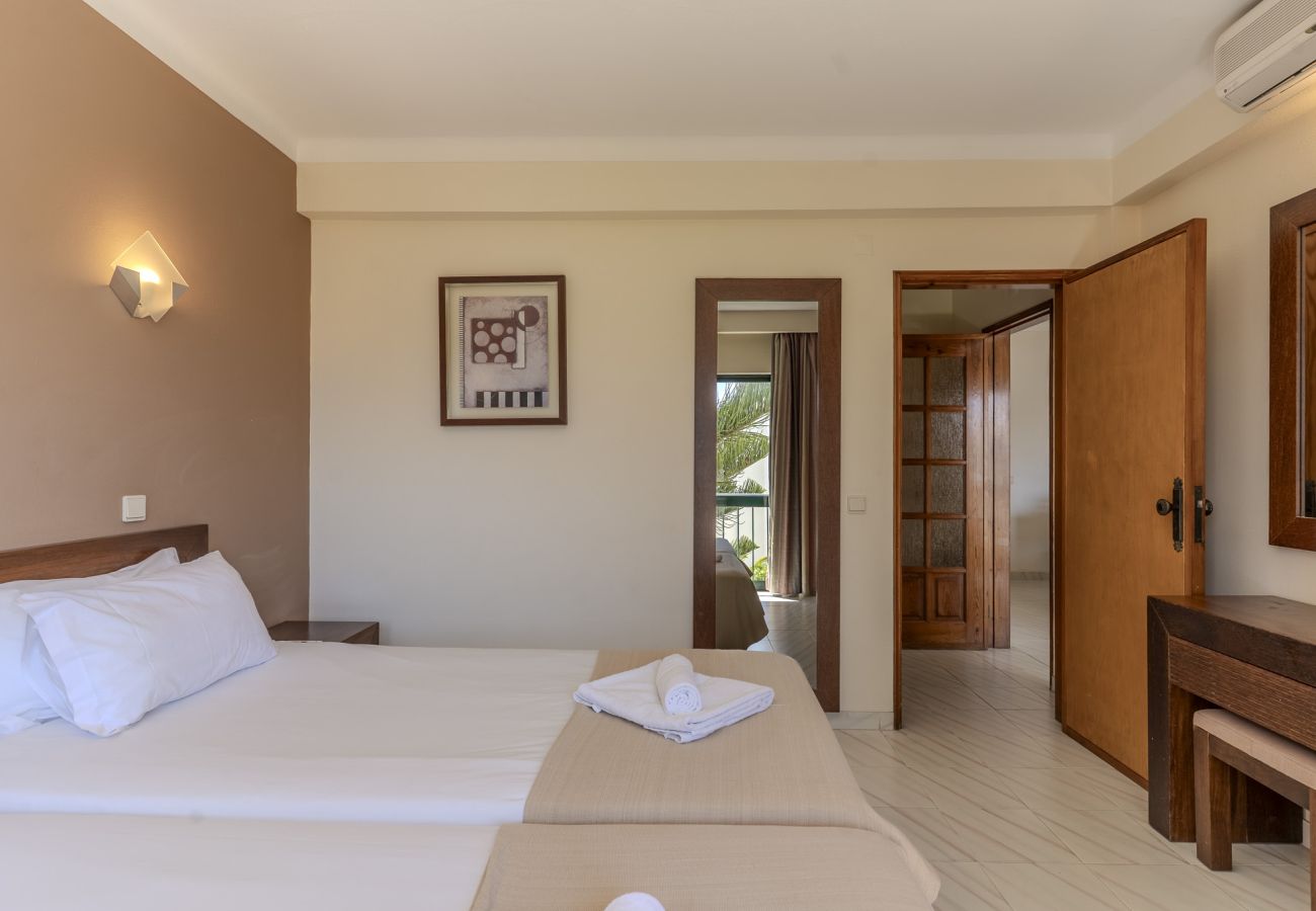 Appartement à Albufeira - #384 Bright Pool View Apartment | AC & Balcony