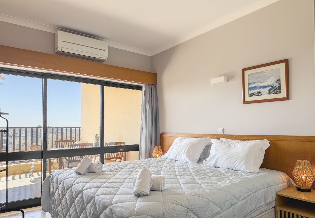 Appartement à Portimão - #357 Sea View Escape in Portimão | Pool & Spacious Balconyol