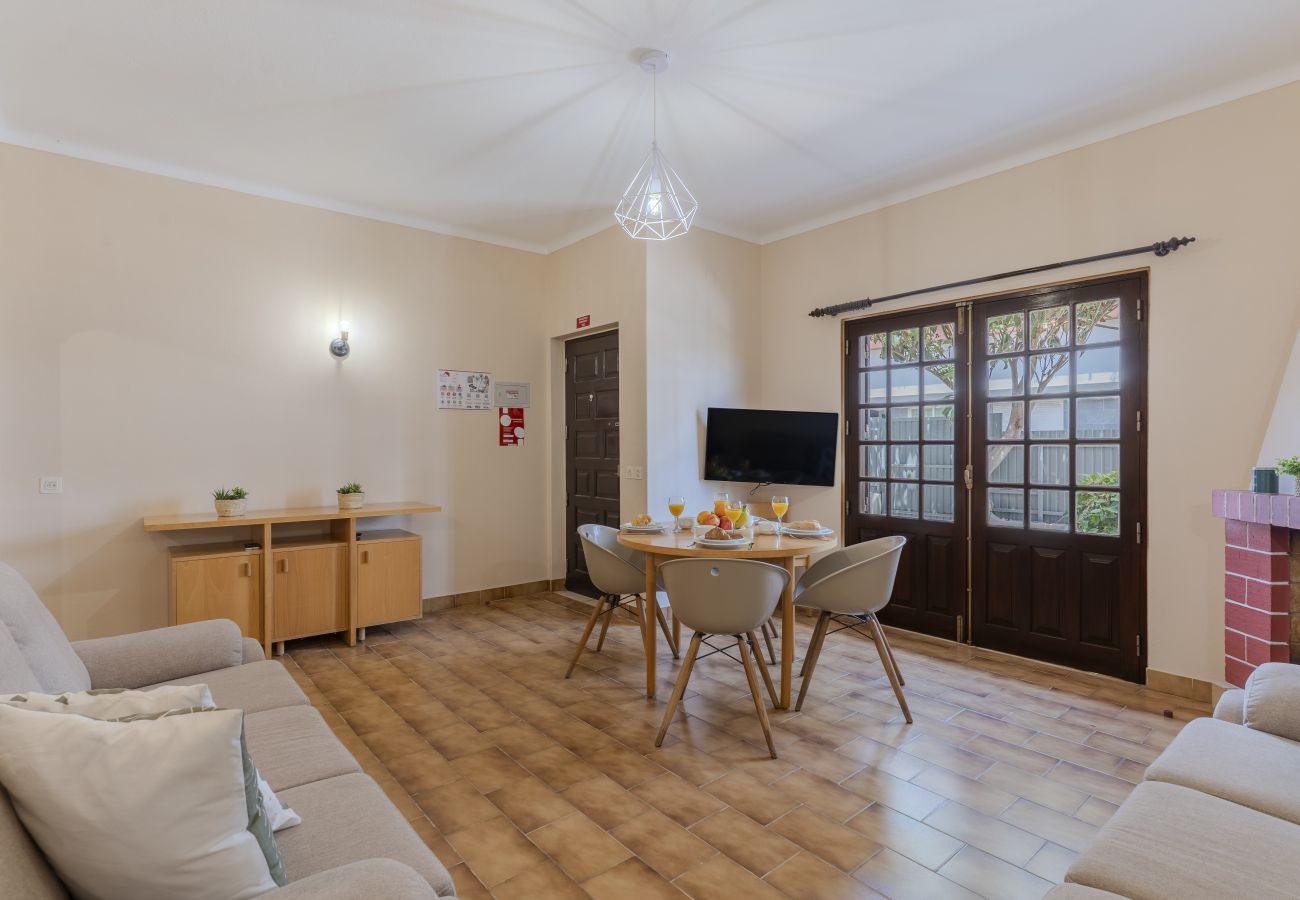Villa à Albufeira - #392 Spacious 4BR Villa in Albufeira | Shared Pool