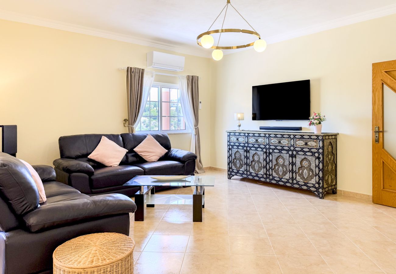 Maison à Albufeira - #373 Charming 4BR Villa with Spacious Garden & BBQ