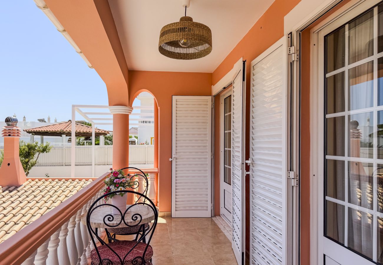 Maison à Albufeira - #373 Charming 4BR Villa with Spacious Garden & BBQ