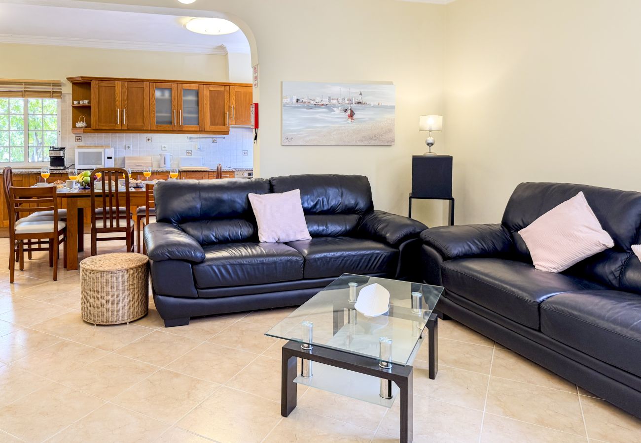 Maison à Albufeira - #373 Charming 4BR Villa with Spacious Garden & BBQ