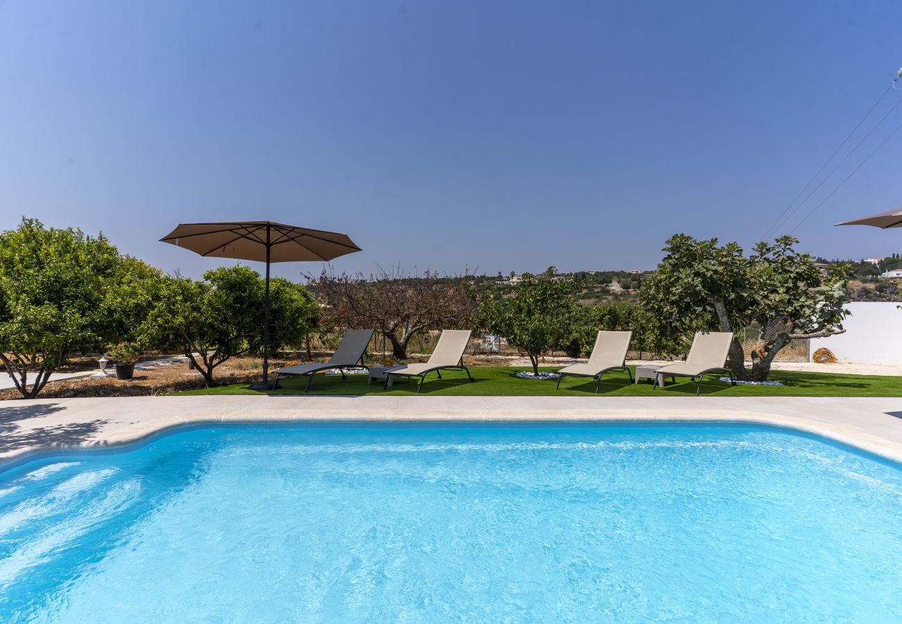 Maison à Albufeira - #373 Charming 4BR Villa with Spacious Garden & BBQ