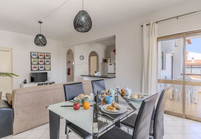 Appartement à Albufeira - #405 Cozy 1BR Retreat | Pool | Close to Oura
