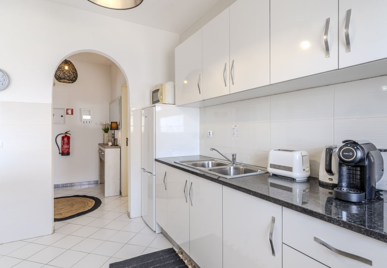 Appartement à Albufeira - #405 Cozy 1BR Retreat | Pool | Close to Oura