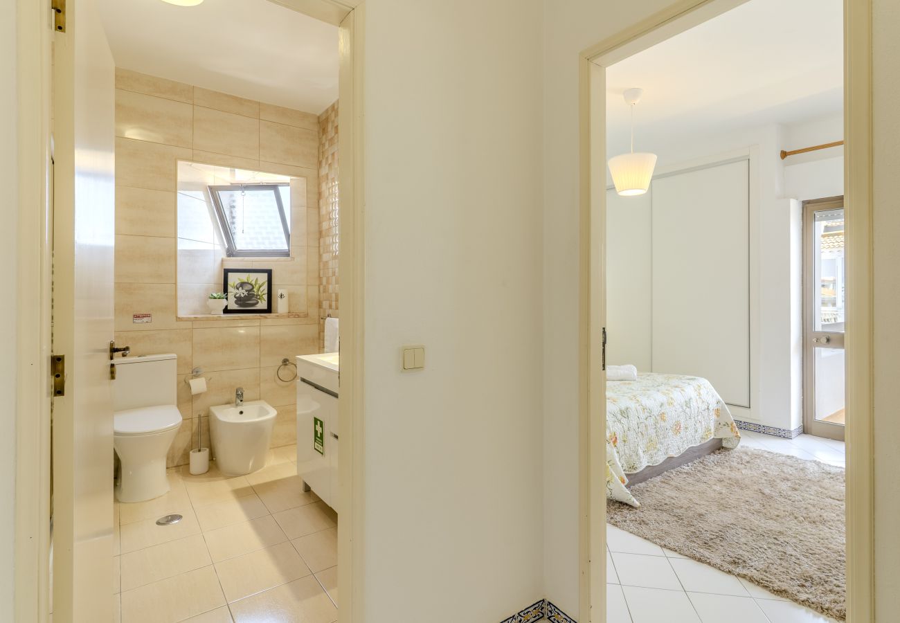 Appartement à Albufeira - #405 Cozy 1BR Retreat | Pool | Close to Oura