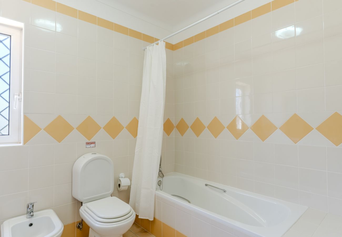 Villa à Albufeira - #416 Spacious Villa | Private Pool, BBQ & Parking