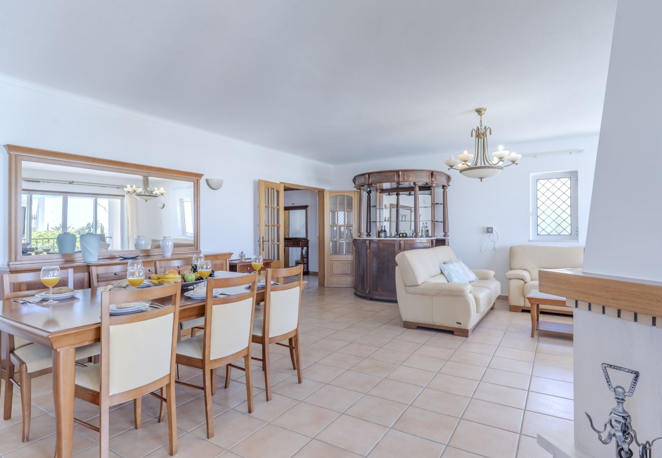 Villa à Albufeira - #416 Spacious Villa | Private Pool, BBQ & Parking