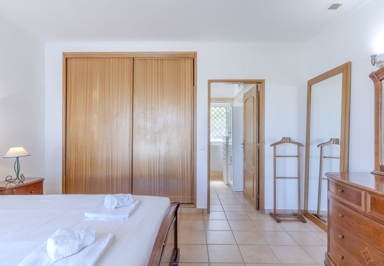 Villa à Albufeira - #416 Spacious Villa | Private Pool, BBQ & Parking