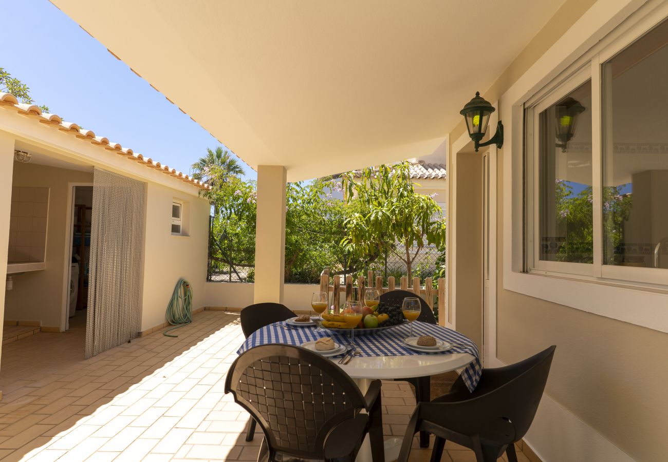Villa à Albufeira - #416 Spacious Villa | Private Pool, BBQ & Parking