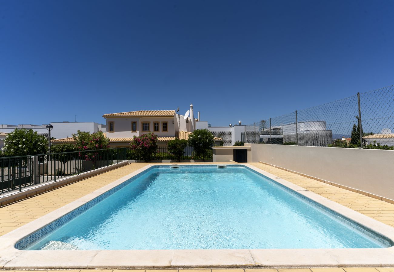 Villa à Albufeira - #416 Spacious Villa | Private Pool, BBQ & Parking