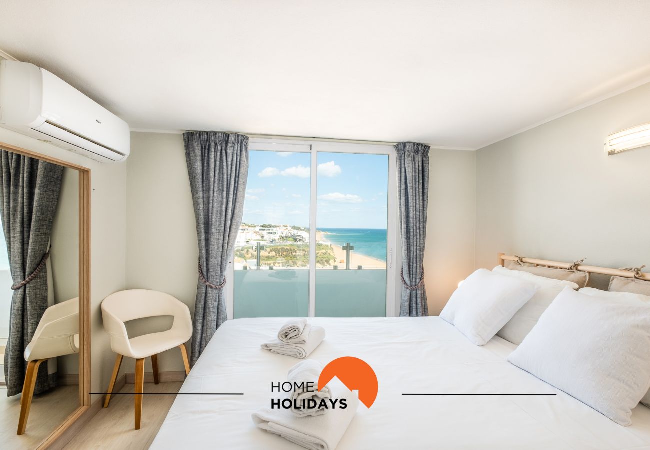 Quarto cama de casal com vista para o mar
