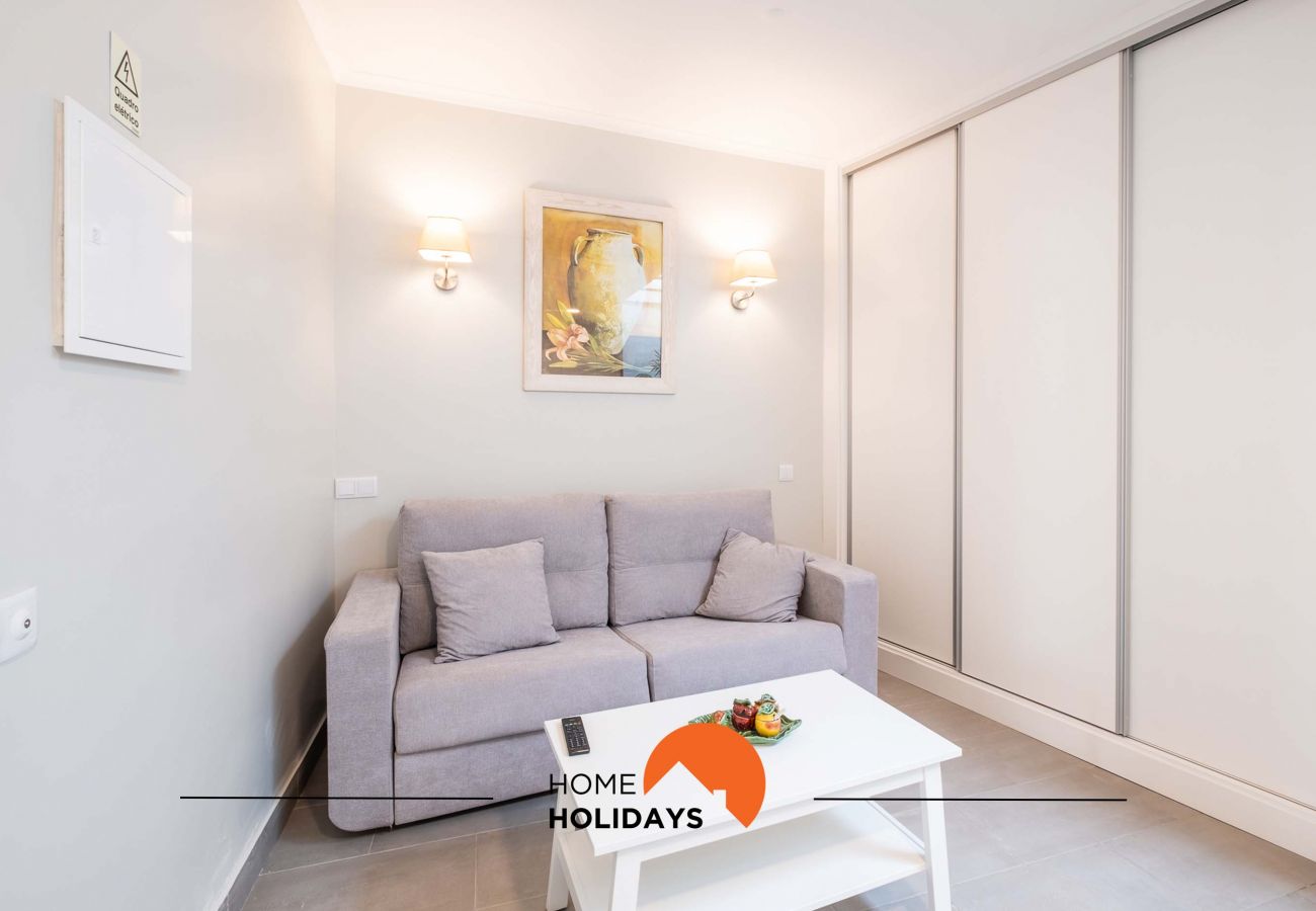 Decoração moderna, iluminado e aconchegante.