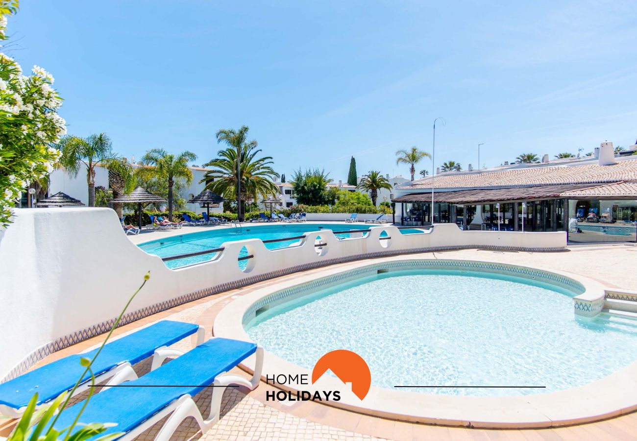  Piscina partilhada, jardim, piscina infantil e área de bar