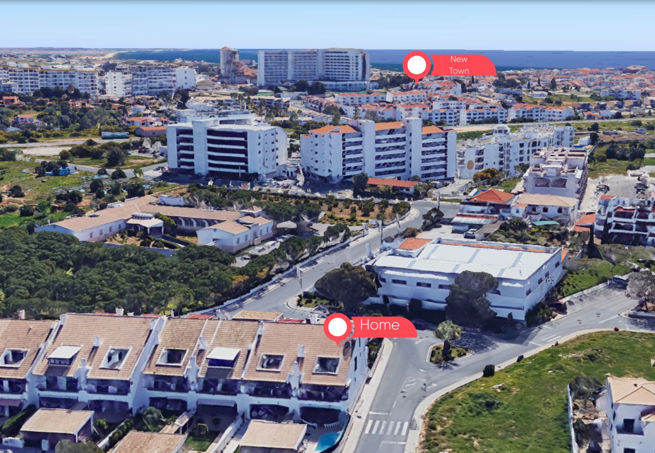 Casa geminada em Albufeira - #039 Family Home w/ Private Pool & AC