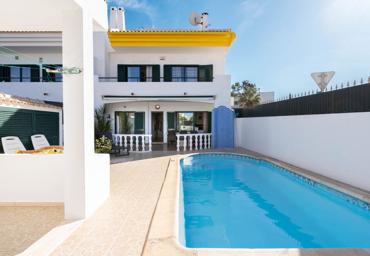 Casa geminada em Albufeira - #039 Family Home w/ Private Pool & AC