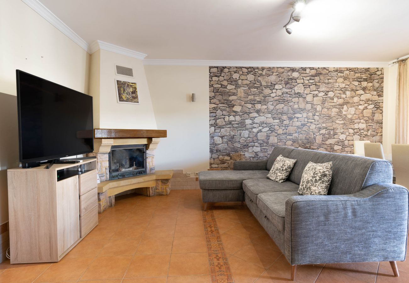 Casa geminada em Albufeira - #039 Family Home w/ Private Pool & AC