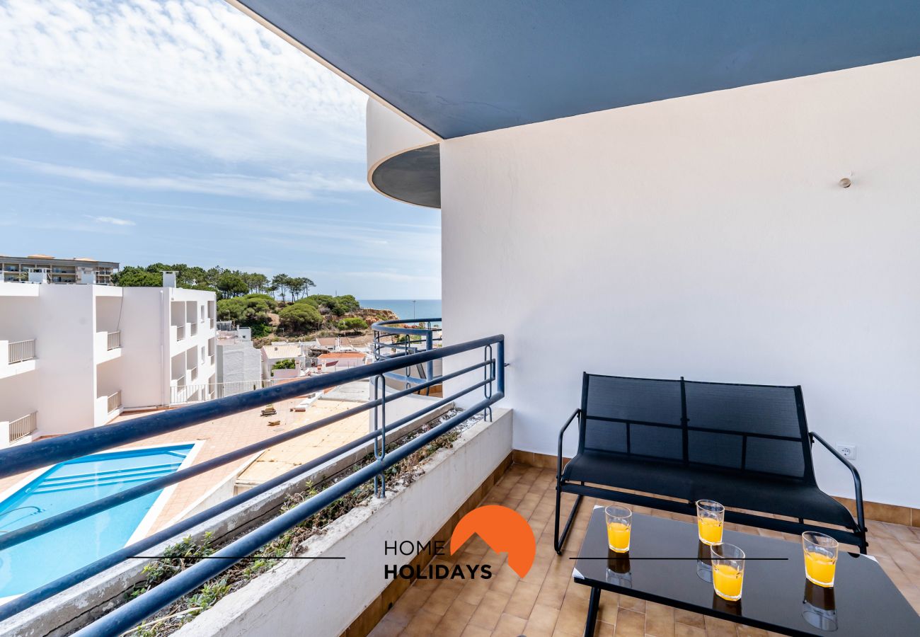 Varanda com vista piscina