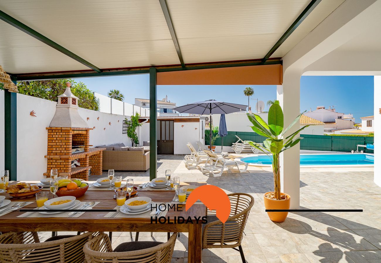 Villa em Albufeira - #245 Family Villa w/ Pool • 5 Min to Zoomarine