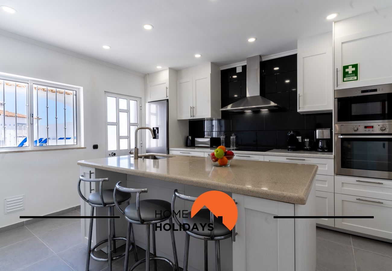 Villa em Albufeira - #248 Villa Loureira | Pool & Comfort