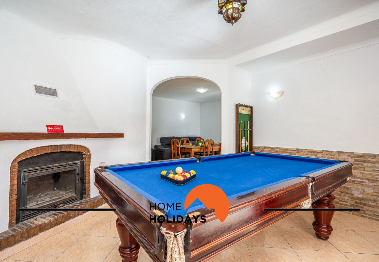 Villa em Albufeira - #278 Central 5-Bedroom Villa | Local Experience