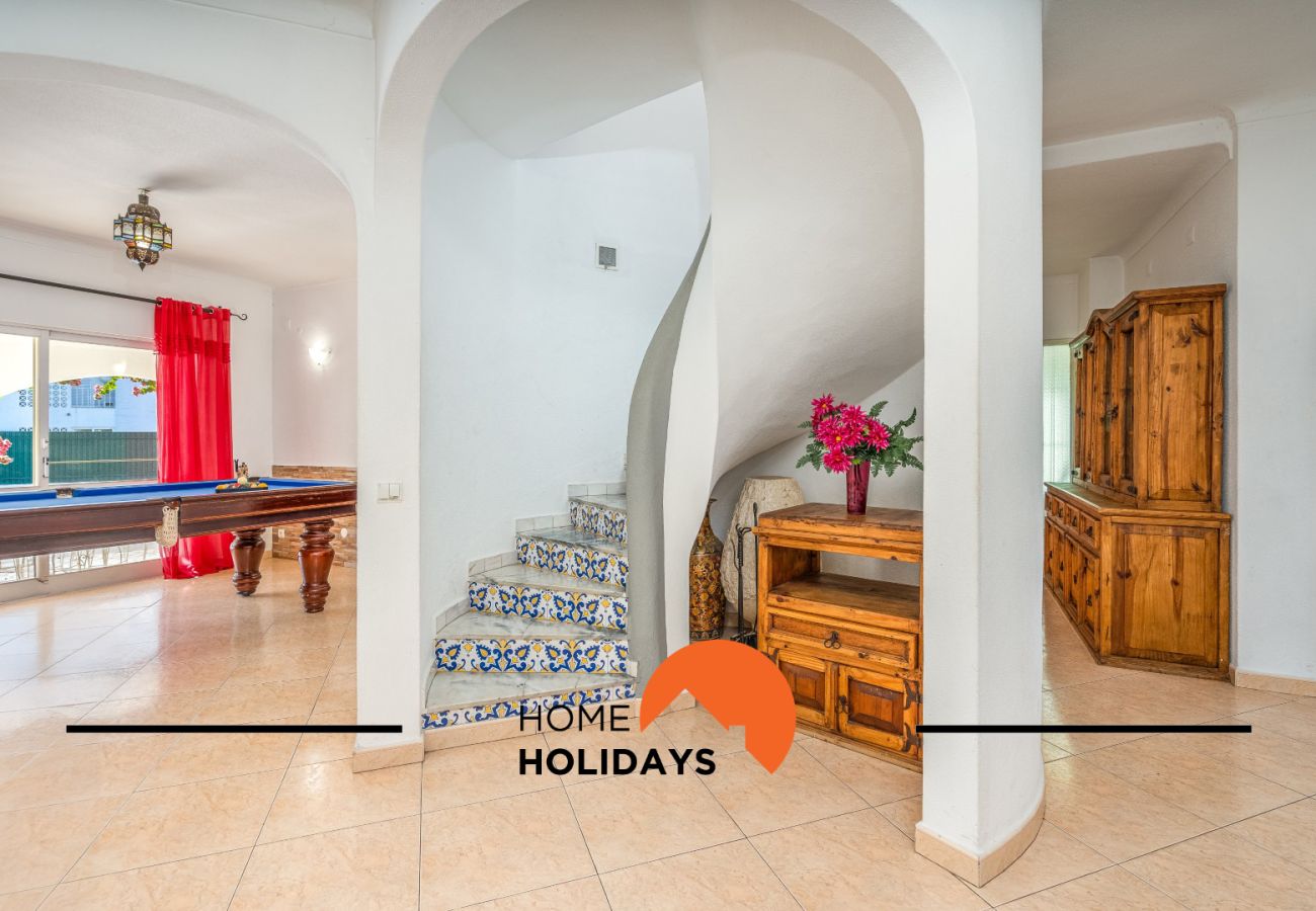 Villa em Albufeira - #278 Central 5-Bedroom Villa | Local Experience