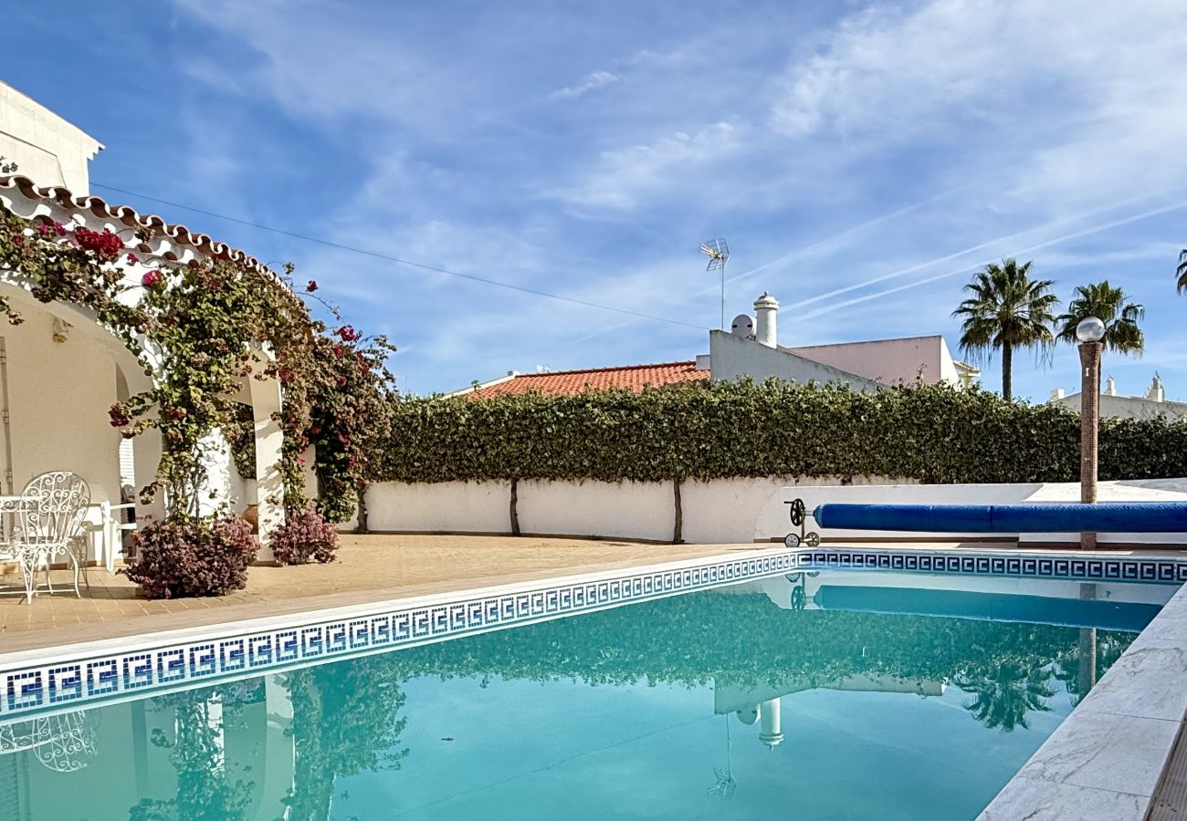 Villa em Albufeira - #278 Central 5-Bedroom Villa | Local Experience