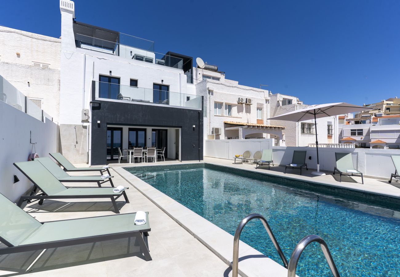 Casa em Albufeira - #285 Sea View Villa | Jacuzzi & Large Pool 