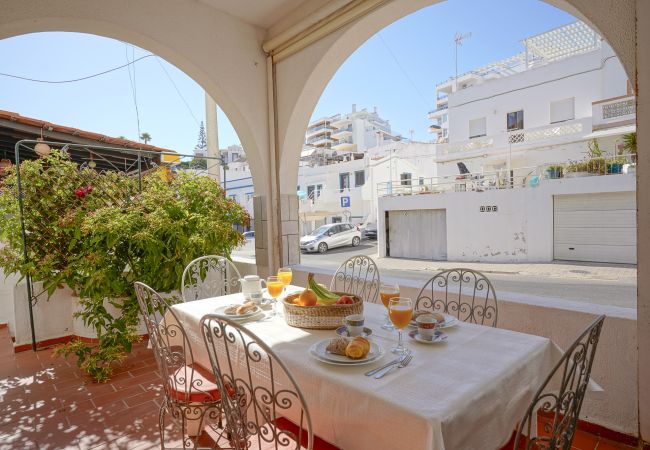 Apartamento em Albufeira - #341 Casa da Guida | Central & Cozy